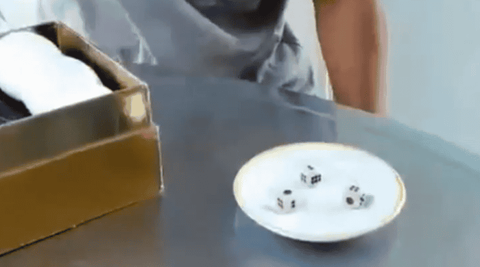 Tài Xỉu Bịp - Khám Phá Thế Giới Đầy Hấp Dẫn Của Trò Chơi Cá Cược 2 Video clip hé lộ mánh khóe của dân đổ tài xỉu bịp, chia sẻ mạnh - Tuổi Trẻ Online